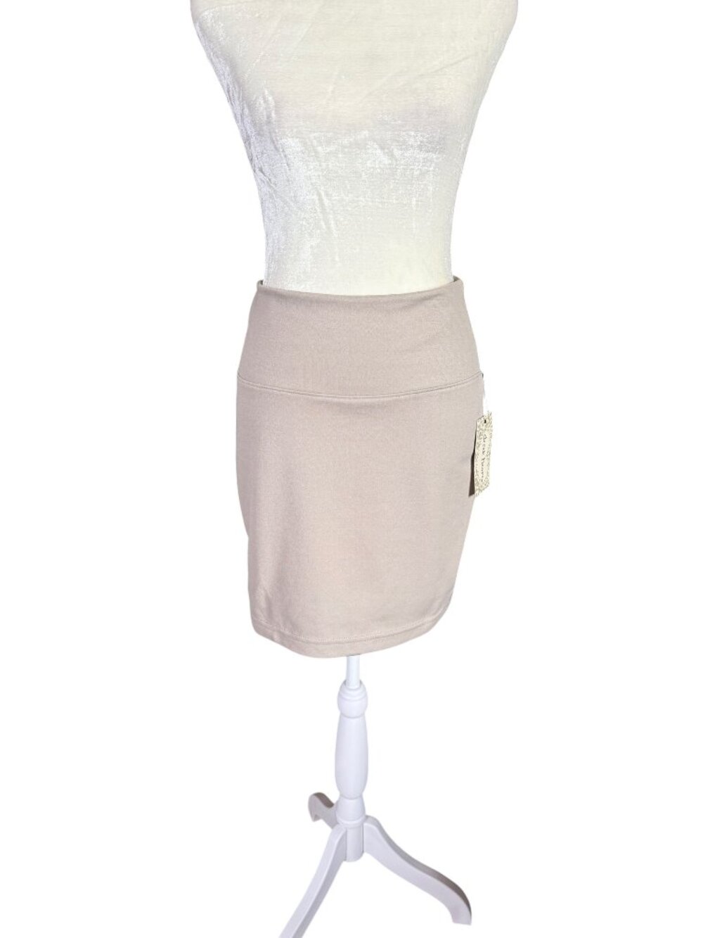 Derek Heart women's/juniors beige knit stretch skirt above the knee size medium